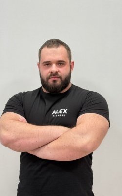 Инструктор тренажерного зала Степанов  Андрей