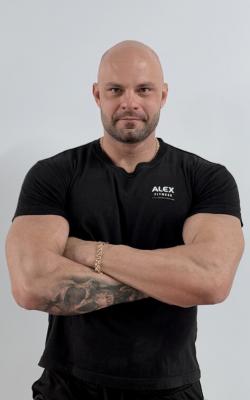 Инструктор тренажерного зала Черников  Александр 