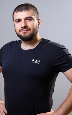 Инструктор тренажерного зала Арман Аветисян 