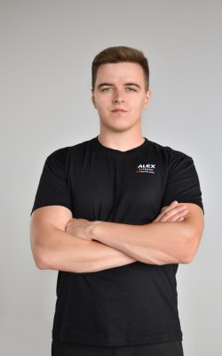 Инструктор тренажерного зала Евгений Михайлов