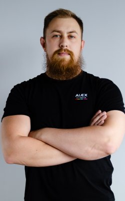 Инструктор тренажерного зала Егор Сайфутдинов